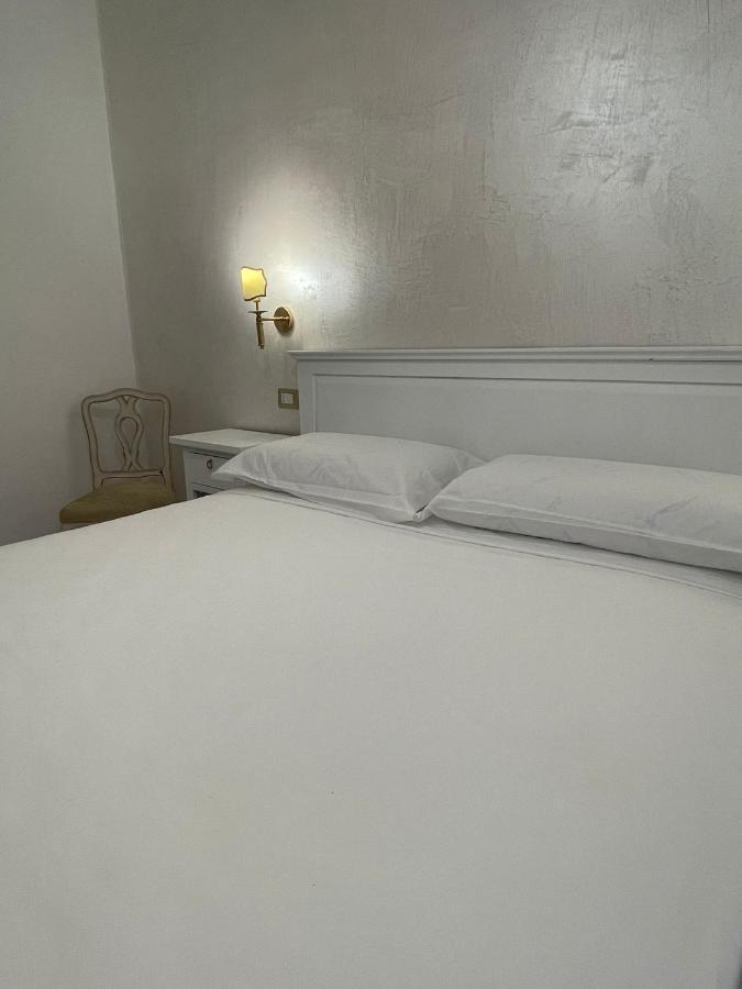 La Casa In Centro Hotel Салерно Екстериор снимка