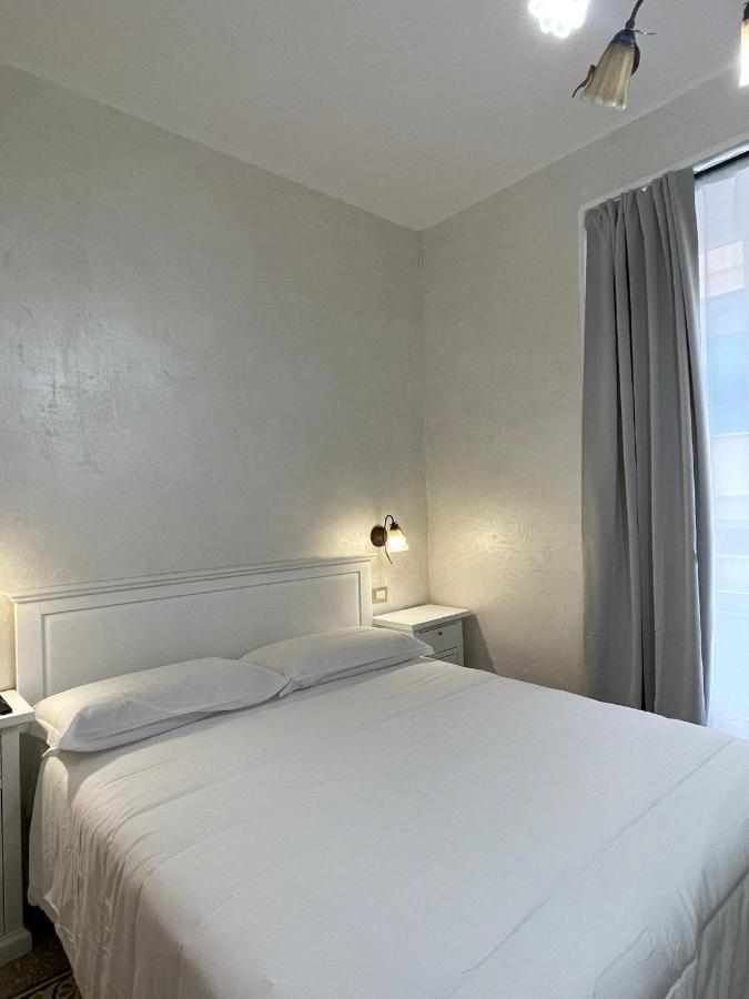 La Casa In Centro Hotel Салерно Екстериор снимка