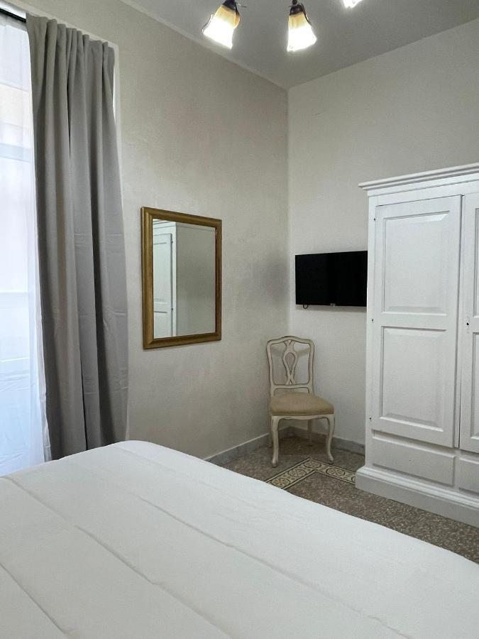 La Casa In Centro Hotel Салерно Екстериор снимка