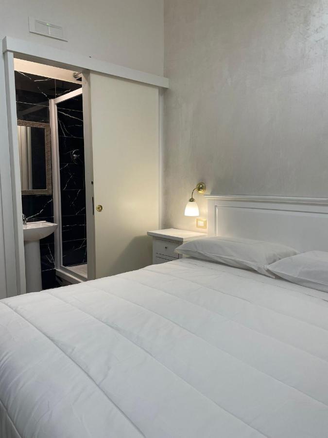 La Casa In Centro Hotel Салерно Екстериор снимка